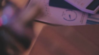 Ofiste çalışanların geçmişi bulanık