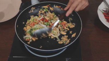 Tavada sebzeli pilav.