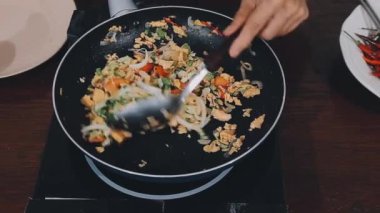 Lezzetli Asya yemeklerinin yakın görüntüsü