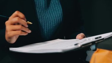 Belgeleri tutan işadamlarının kapatılması
