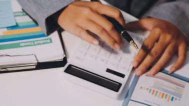 İş ekibi birlikte çalışıyor.