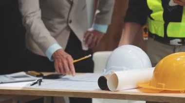 ofiste çalışan mimar