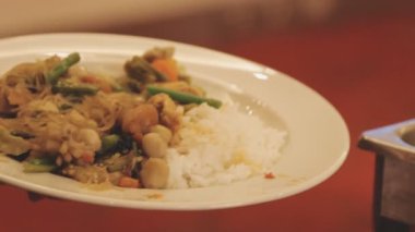 Geleneksel Türkçe ve Yunanca kahvaltı Türkçe