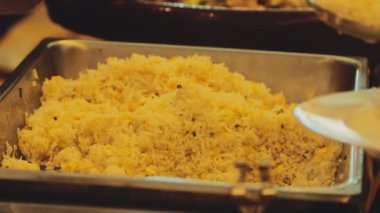 pirinç ve pirinç masada.