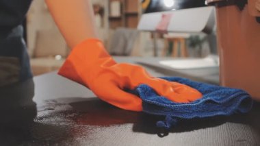 Ofisteki temizlik masası.