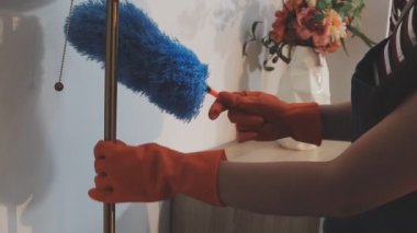 elinizi fırçayla kapatın