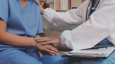 Doktor ve hasta hastanede..