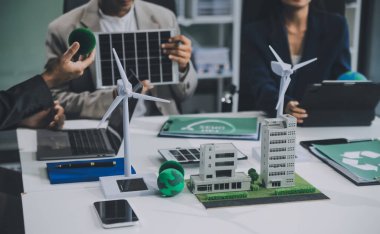 Karbon dengeli fiyat raporu CO2 emisyonu. ESG etik KOBİ ofisindeki gelecekteki büyüme ağı sıfır atığı küresel ısınma sosyal meseleleri projesini koruyor. Bir grup Asyalı SDG 'nin planı