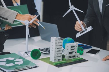 Karbon dengeli fiyat raporu CO2 emisyonu. ESG etik KOBİ ofisindeki gelecekteki büyüme ağı sıfır atığı küresel ısınma sosyal meseleleri projesini koruyor. Bir grup Asyalı SDG 'nin planı