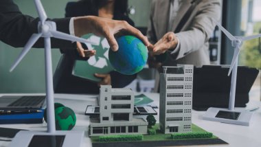 Karbon dengeli fiyat raporu CO2 emisyonu. ESG etik KOBİ ofisindeki gelecekteki büyüme ağı sıfır atığı küresel ısınma sosyal meseleleri projesini koruyor. Bir grup Asyalı SDG 'nin planı