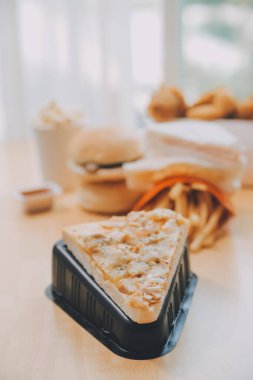 Fast Food masada birden çok türü.