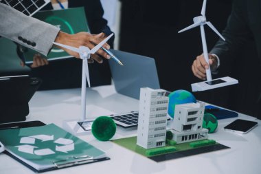 Karbon dengeli fiyat raporu CO2 emisyonu. ESG etik KOBİ ofisindeki gelecekteki büyüme ağı sıfır atığı küresel ısınma sosyal meseleleri projesini koruyor. Bir grup Asyalı SDG 'nin planı