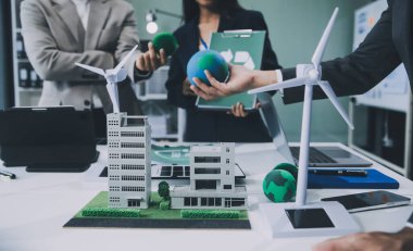Karbon dengeli fiyat raporu CO2 emisyonu. ESG etik KOBİ ofisindeki gelecekteki büyüme ağı sıfır atığı küresel ısınma sosyal meseleleri projesini koruyor. Bir grup Asyalı SDG 'nin planı