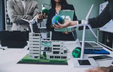 Karbon dengeli fiyat raporu CO2 emisyonu. ESG etik KOBİ ofisindeki gelecekteki büyüme ağı sıfır atığı küresel ısınma sosyal meseleleri projesini koruyor. Bir grup Asyalı SDG 'nin planı
