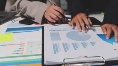 Ofiste çalışan iş kadını.