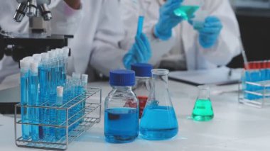 Kimyasal test tüpünü kapatın.