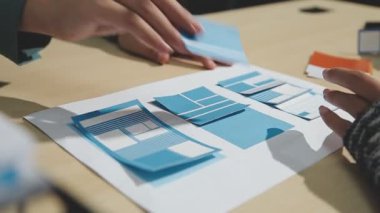 Tasarımcı proje üzerinde çalışıyor, yeni grafik teknolojisi