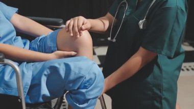 Hastası olan bir doktor.