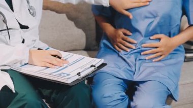 masada bir hasta ile doktor.