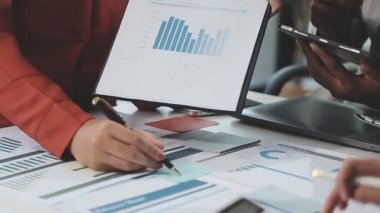 iş takım tartışarak yeni proje