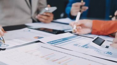 İş ekibi yeni projeyi tartışıyor. takım çalışması