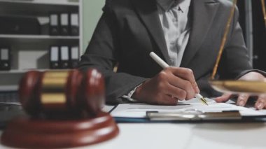 Ofiste çalışan işadamı, avukat konsepti