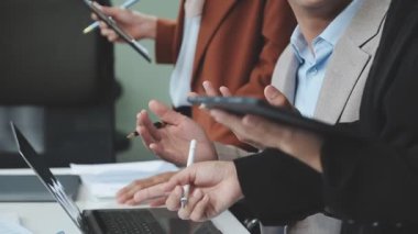 Ofiste çalışan genç işadamı, iş konsepti