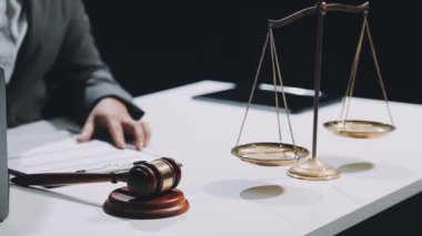 Avukat, hukuki danışmanlık kavramı.