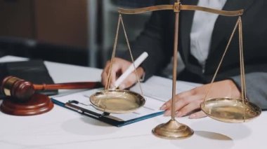 iş adamı belgeleriyle çalışma