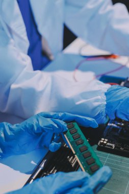 Elektronik teknisyen, elektronik mühendisliği, elektronik onarım, ölçüm ve test, onarım ve bakım kavramları.