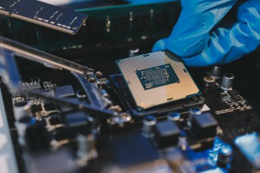 Elektronik teknisyen, elektronik mühendisliği, elektronik onarım, ölçüm ve test, onarım ve bakım kavramları.
