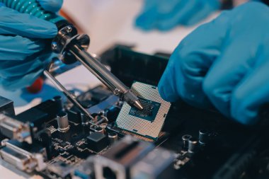 Elektronik teknisyen, elektronik mühendisliği, elektronik onarım, ölçüm ve test, onarım ve bakım kavramları.