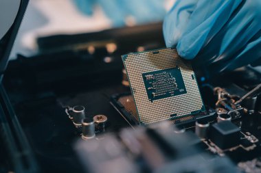 Elektronik teknisyen, elektronik mühendisliği, elektronik onarım, ölçüm ve test, onarım ve bakım kavramları.