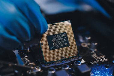 Elektronik teknisyen, elektronik mühendisliği, elektronik onarım, ölçüm ve test, onarım ve bakım kavramları.