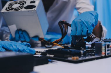 Elektronik teknisyen, elektronik mühendisliği, elektronik onarım, ölçüm ve test, onarım ve bakım kavramları.
