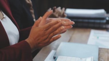 İş ekibi yeni projeyi tartışıyor. takım çalışması