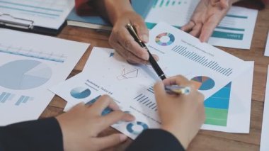 Modern ofis, iş ve finans sektöründe çalışan iş adamlarını kapat.