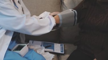 Hasta ve doktor hastanede