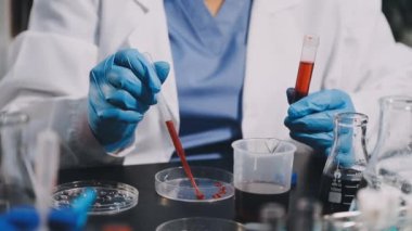 Laboratuvardaki bilim adamı. bilim araştırması