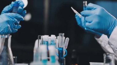 tüp bebek ile bilim adamı