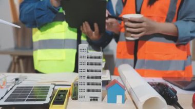 İnşaat alanında çalışan mühendis, mühendislik konsepti.