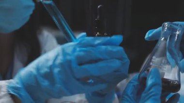 kadın doktor hastanede çalışma