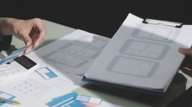 Kağıda Yazan İş Kadını 'nın Kapanışı