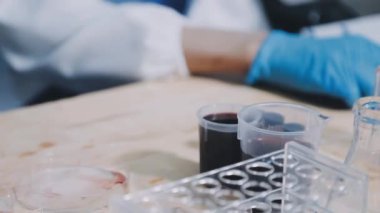 Laboratuvarda cam kırıkları..