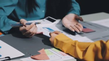 ofiste genç iş kadını