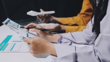 İş adamları toplantısı, beyin fırtınası konsepti.