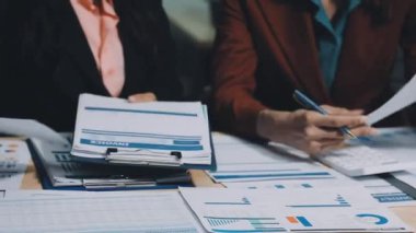 Ofiste iş görüşmesi.