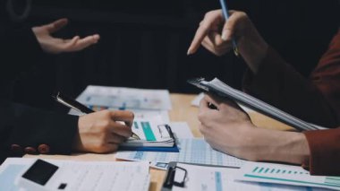 Yakın plan - iş adamlarının iş görüşmesi