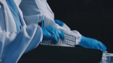 Laboratuvarda tıbbi ekipman süreci