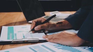 Defterde yazan iş adamı